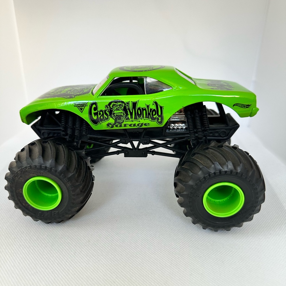 Hot Wheels Monster Jam Gas Monkey Garage 1/64 Die Cast Green Car